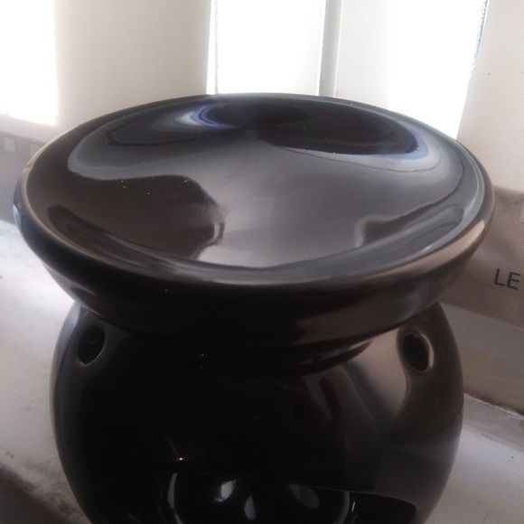 Ceramic Fragrance Burner. - Picture 2 of 3